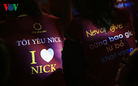 Nick Vujicic inspire les jeunes Vietnamiens - ảnh 10
